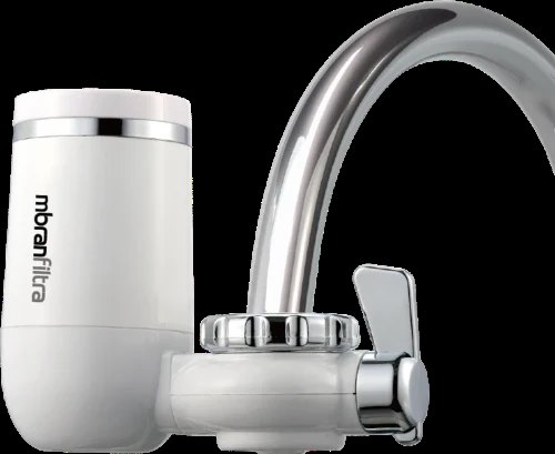家用水龍頭淨水器,裝在水龍頭上 Faucet-mounted water purifier, fitted on a tap